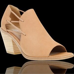 NWT Eileen Fisher ‘Alfie’ Cutout Block Heel Sandal in “Honey” Tumbled Nubuck 6